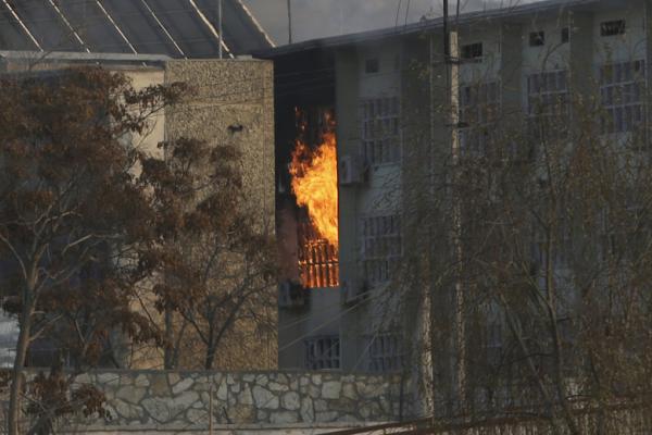 Pejabat Pemerintah Afghanistan menyebutkan bahwa lebih dari 40 orang tewas dalam pemboman dan serangan di sebuah gedung pemerintah di Kabul.