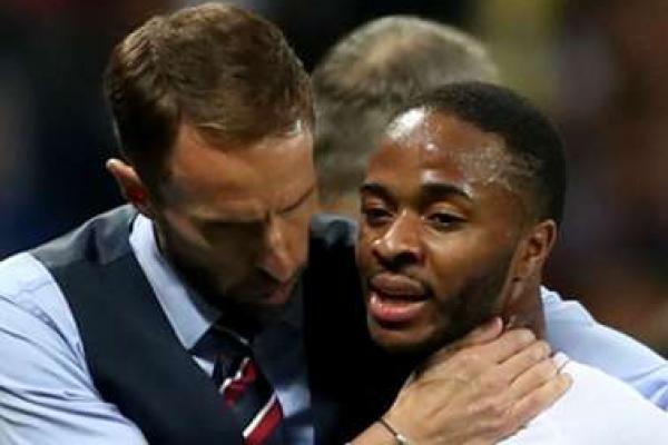 Pelatih timnas Inggris, Gareth Southgate menilai Raheem Sterling telah menunjukkan keberanian yang mengagumkan dalam berbicara untuk menyoroti masalah rasisme dalam sepakbola.
