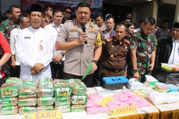 Operasi selama tiga bulan, Polres Jakarta Barat memusnahkan narkoba senilai 66 milyar lebih.