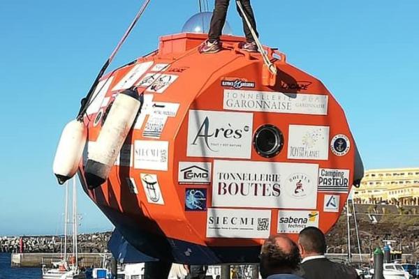 Seorang lelaki Prancis berusia 71 tahun berusaha melintasi Samudra Atlantik dengan kapsul bebas motor yang dijuluki 