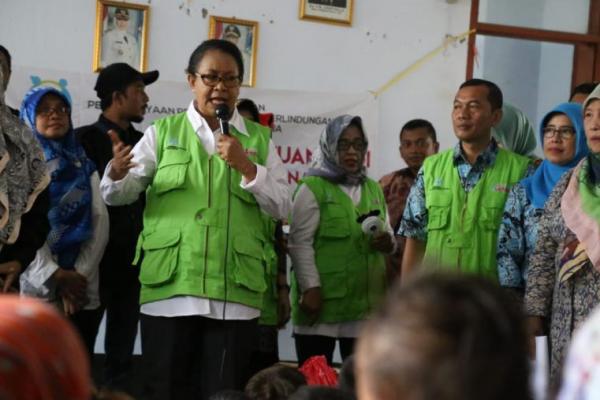 Menteri Yohana sekaligus memastikan penanganan perempuan dan anak korban tsunami sudah memenuhi hak-hak mereka sebagaimana mestinya.