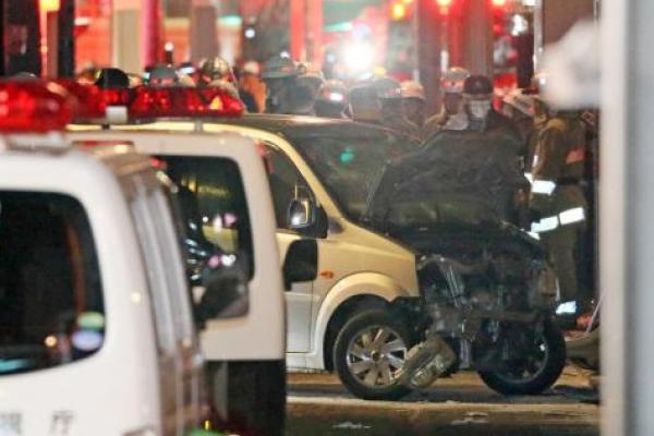 Pihak berwenang Jepang menilai sembilan orang terluka ketika seorang pria menabrak sebuah van ke kerumunan merayakan Malam Tahun Baru di Tokyo,