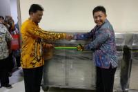 ELS Indonesia Hibahkan 12 Unit Troli Makanan ke RSPP