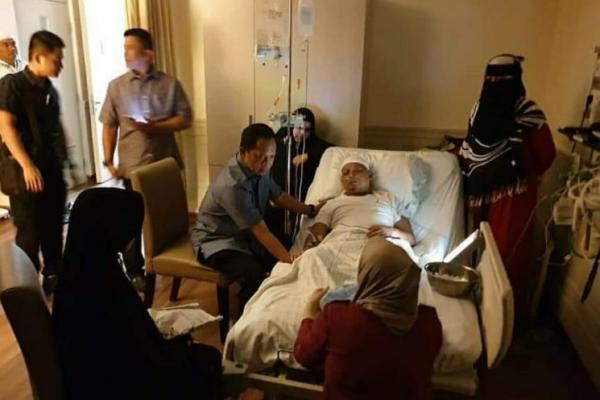 Ustadz Arifin Ilham mengalami masa kritis. Keluarga memohon doa untuk kesehatannya. 