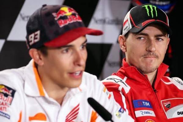Pebalap Repsol Honda, Jorge Lorenzo, menilai rekan setimnya saat ini Marc Marquez akan menjadi lawan tertangguh di MotoGP ketimbang Valentino Rossi, yang pernah setim bersamanya.