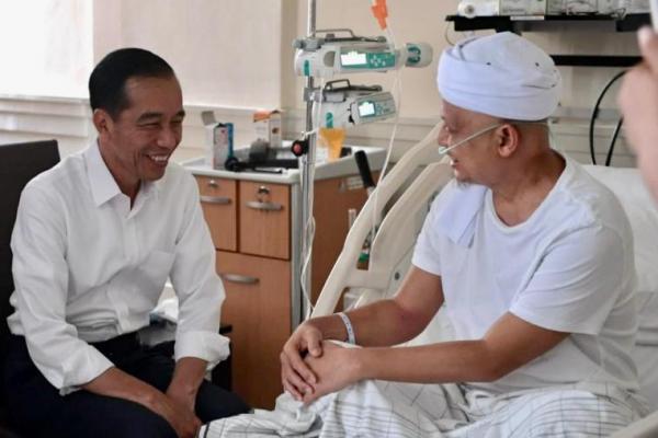 Presiden RI Joko Widodo menyampaikan duka mendalam atas kepergian Ustadz Arifin Ilham. Dan ini doa Jokowi untuk almarhum dan keluarganya.
