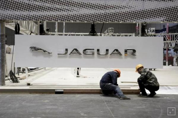 Jaguar Land Rover (JLR) akan mengumumkan pemangkasan ribuan pekerja, menyusul penurunan permintaan di China, dan anjloknya penjualan mobil diesel di Eropa.