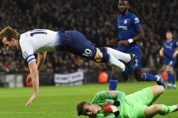 Striker Tottenham Hotspurs, Harry Kane akan absen hingga awal Maret karena cedera ligamen pergelangan kaki.
