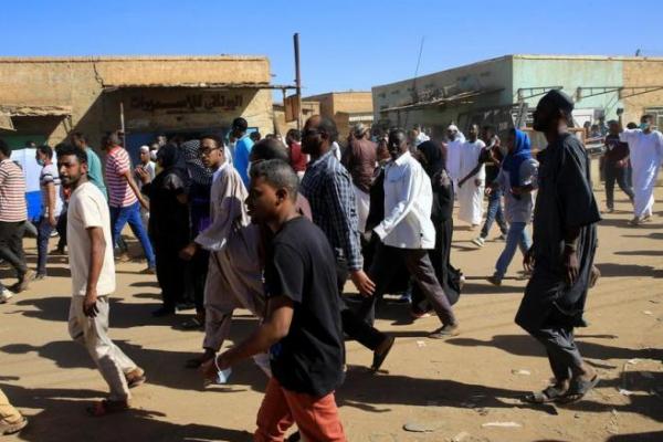 Krisis politik Sudan tidak menunjukkan tanda-tanda mereda ketika protes anti-pemerintah memasuki minggu keempat mereka, dengan para aktivis menyerukan pawai lebih lanjut
