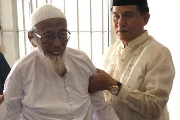 Wacana pembebasan terpidana terorisme Abu Bakar Ba`asyir disebut atas perintah Presiden Jokowi kepada Yusril Ihza Mahendra.