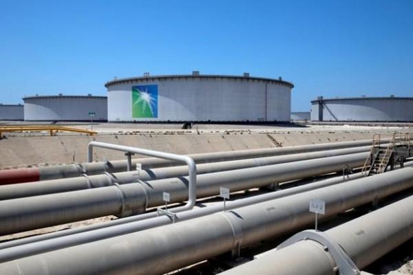 Perusahaan minyak besar di seluruh dunia membatalkan pesanan untuk minyak Saudi tambahan pada April dan Mei setelah Riyadh tidak setuju memangkas potongan biaya pengiriman berdasarkan syarat kontrak standar.