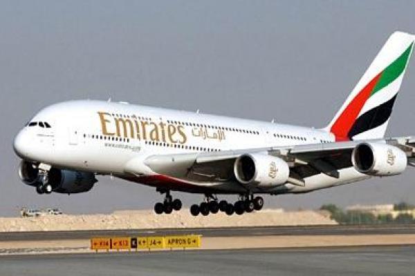 Uni Emirat Arab (UEA), yang mencakup Dubai, menangguhkan semua penerbangan dari India - termasuk untuk penumpang transit - pada April dalam upaya untuk mengekang penyebaran virus corona.