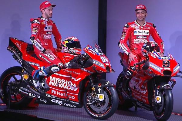 Pebalap Ducati MotoGP Danilo Petrucci mendapat kado spesial dari rekan setimnya, Andrea Dovizioso