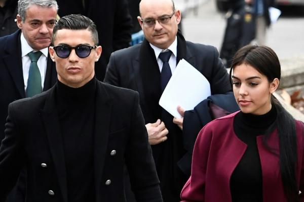 Ronaldo akan kembali beraksi di lapangan ketika Serie A kembali pada 20 Juni dengan Juventus di puncak klasemen, satu poin di atas Lazio .