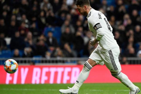Kapten Madrid Ramos telah absen sejak cedera pergelangan kaki dalam kemenangan adu penalti melawan Atletico Madrid