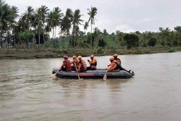 Badan Nasional Penanggulangan Bencana (BNPB) mengungkapkan korban tewas akibat banjir, longsor dan puting beliung yang merendam 106 desa di 13 kabupaten dan kota di Sulawesi Selatan bertambah menjadi 59 orang.