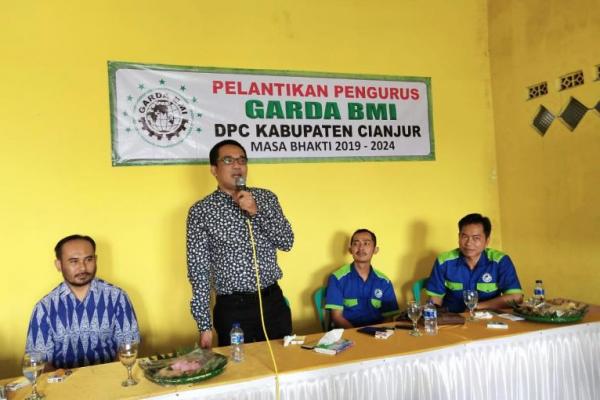 Ahmad Iman melantik pengurus Dewan Pimpinan Cabang (DPC) Garda BMI Kabupaten Cianjur.