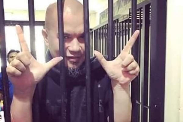 Tahanan Ahmad Dhani langsung dipindah ke tahanan di Surabaya, Jawa Timur. Mengapa?