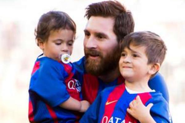 Putra nomor dua Lionel Messi, Mateo, rupanya gemar merayakan gol Real Madrid, yang notabene musuh bebuyutan klub ayahnya, Barcelona.