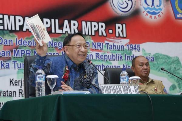 Wakil Ketua MPR RI Letnan Jenderal TNI (Purn.) Evert Ernest Mangindaan, S.IP mengungkapkan bahwa pegangan hidup seluruh rakyat Indonesia dalam berbagai bidang adalah Empat Pilar MPR