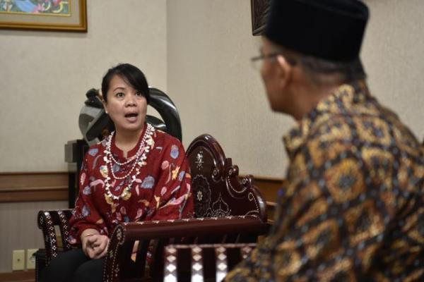 Duta Besar Indonesia untuk Polandia Siti Nugraha Maulidiah akan meningkatkan  keterlibatan alumni penerima beasiswa dharmasiswa Kementerian Pendidikan dan Kebudayaan (Kemdikbud)