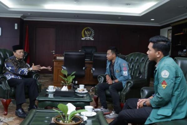 Wakil Ketua MPR Hidayat Nur Wahid (HNW) menerima delegasi Badan Eksekutif Mahasiswa Universitas Lampung (BEM Unila) di ruang kerja