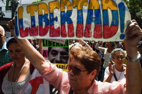 Citgo menghadapi krisis keuangan dan manajemennya setelah Presiden AS, Donald Trump pekan lalu memberlakukan sanksi keras pada PDVSA sebagai bentuk dukungan terhadap Presiden sayap kiri Nicolas Maduro.