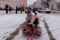 Berkendara dengan Karpet, Pria Rusia Didenda Polisi