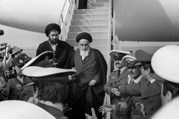 Kritikus blak-blakan terhadap penguasa Iran Mohammad Reza Shah Pahlavi mendarat di Bandara Internasional Mehrabad dekat Teheran pusat, dengan penerbangan Air France dari Paris.