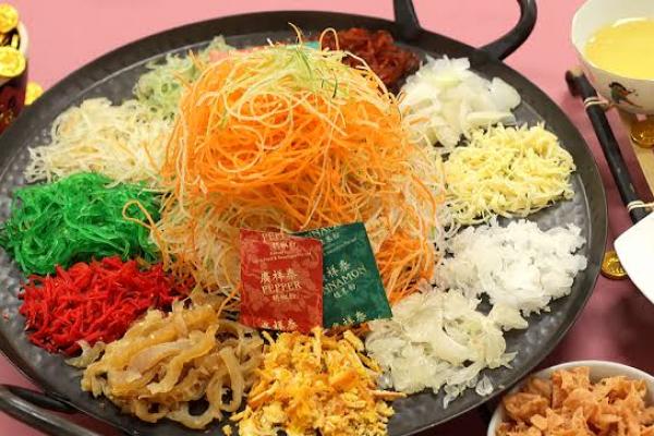 Dalam rangka menyambut tahun baru Imlek, Lei Lo restaurant menghadirkan pakar kuliner peranakan Tionghoa untuk berbagi tentang makna dari hidangan Imlek.
 