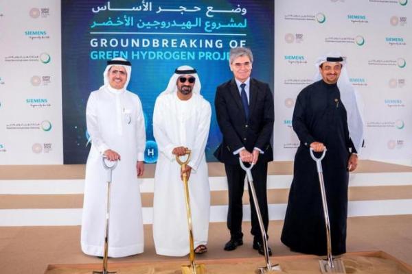 Sheikh Ahmed bin Saeed Al Maktoum, ketua Dewan Energi Tertinggi Dubai dan ketua Komite Tinggi Dubai Expo 2020, memulai proyek ini, kolaborasi antara Listrik Dubai dan Otoritas Air (Dewa), Expo 2020 Dubai dan Siemens.