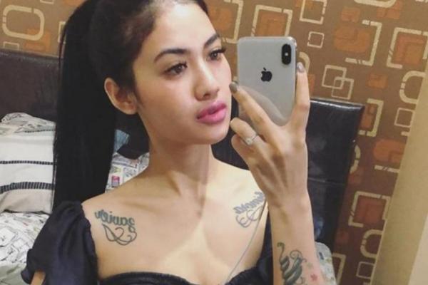 Adik kandung almarhumah Julia Perez dipanggil Polda Jatim untuk dimintai keterangan terkait prostitusi online. Begini responnya.