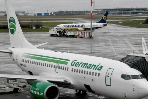Perusahaan penerbangan yang bermarkas di Berlin, Germania, mengajukan kebangkrutan dan membatalkan semua penerbangan yang sebelumnya telah direncanakan, Selasa (05/02) waktu setempat.