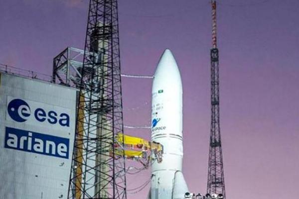 Satelit komunikasi terbaru Arab Saudi yang dikembangkan oleh para ilmuwan dan insinyur kerajaan telah diluncurkan oleh perusahaan dirgantara Eropa ArianeGroup.