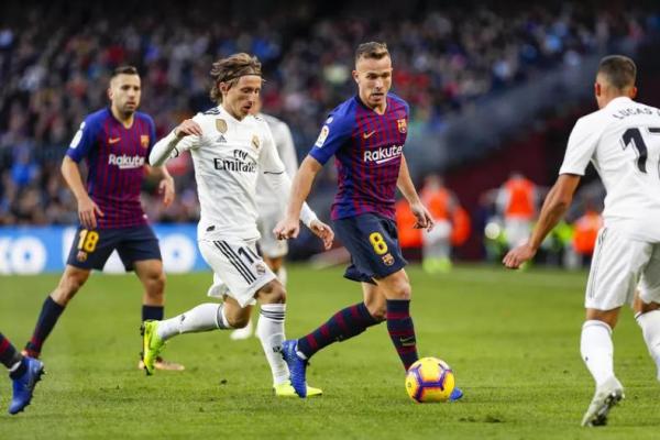 Barcelona terpaksa berbagi angka 1-1 dengan rival terberatnya, Real Madrid, dalam laga bertajuk El Clasico di Camp Nou, pada Kamis (7/2).