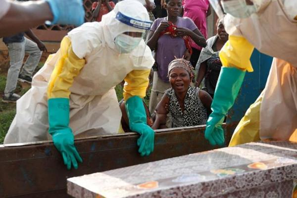 Ebola merupakan demam tropis yang pertama kali muncul pada tahun 1976 di Sudan dan Republik Demokratik Kongo. Penyakit itu dapat ditularkan ke manusia dari hewan liar.