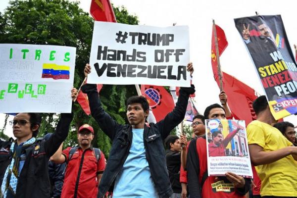 Mereka mendesak Amerika Serikat berhenti mencampuri urusan dalam negeri Venezuela.