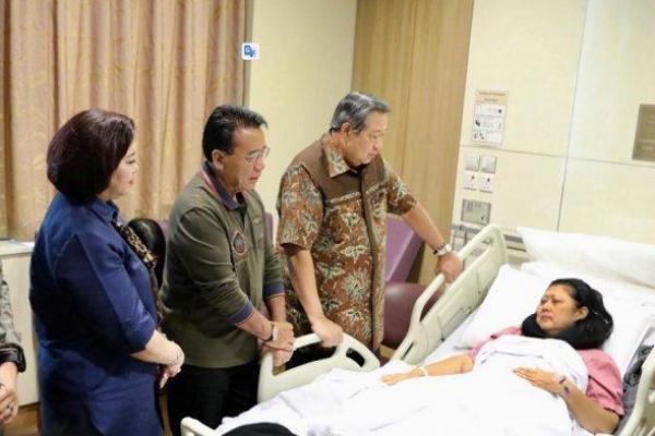 Istri Presiden ke-6 Susilo Bambang Yudhoyono (SBY), Ani Yudhoyono sedang pengobatan dan perawatan yang intensif di National University Hospital Singapura.