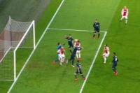 Mengapa Gol Ajax Dianulir? Ini Penjelasan Singkatnya