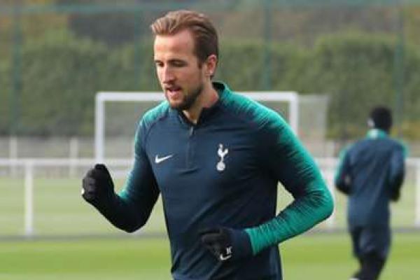 Tottenham Hotspur dikabarkan telah membuka `dialog awal` dengan Harry Kane mengenai kontrak baru.