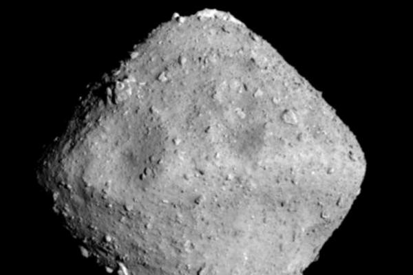 Penyelidikan Hayabusa2 di asteroid Ryugu ialah mengumpulkan materi di permukaan