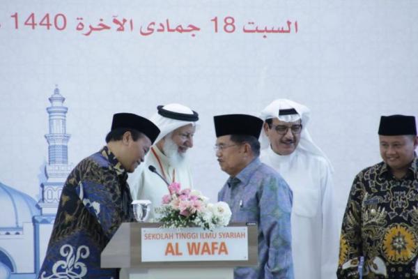 Diakui di Indonesia ada banyak sekolah Islam di mana semua memberi manfaat yang besar. Hadirnya STIS Al Wafa diharapkan mampu memperbanyak hadirnya ahli ekonomi sehingga mampu memperbaiki perekonomian bangsa.