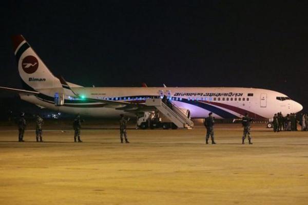Penerbangan BG 147 berangkat dari Dhaka ke Dubai melalui Chittagong ketika pembajakan dimulai. Pria itu, bernama Mahadi, dilaporkan memegang pistol di kabin dan mencoba menyerbu kokpit, memaksa pendaratan darurat.