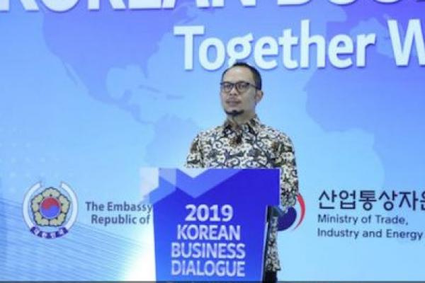 Menteri Ketenagakerjaan (Menaker) M Hanif Dhakiri meminta para pengusaha asal Korea Selatan meningkatkan nilai investasi di Indonesia sehingga bisa membuka lapangan kerja baru