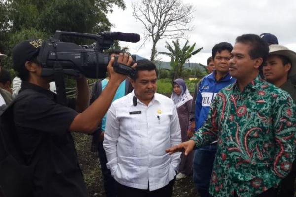 Solok telah berhasil menjadi sentra bawang merah terbesar di Sumatera dan kini akan dijadikan juga sentra bawang putih.