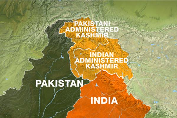 Khan membuat komentar dari Pakistan Menempati Kashmir pada hari kemerdekaan Pakistan, mengatakan India tidak tertarik membahas masalah ini.
