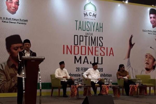 Tausiah Indonesia Optimis Maju dihadiri ribuan jamaah. Acara ini dilakukan untuk menumbuhkan rasa optimisme kepada masyarakat luas.