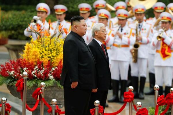 Kim sedang dalam kunjungan resmi dua hari ke Vietnam setelah ia mengakhiri pertemuan puncaknya dengan Presiden AS Donald Trump di Hanoi.