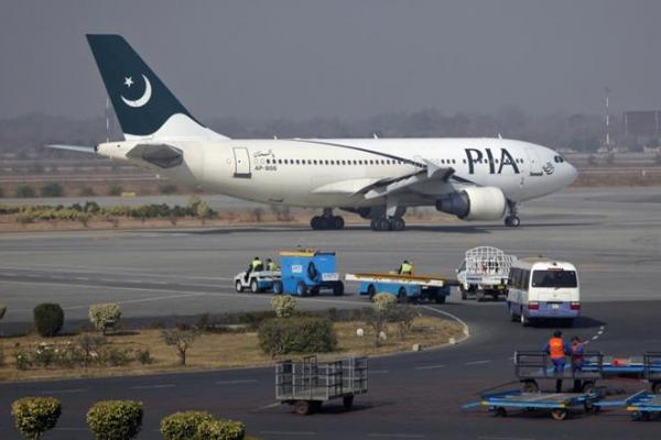 Otoritas penerbangan sipil Pakistan mengatakan, pihaknya mengizinkan operasi terbatas di bandara internasional Allama Iqbal di kota timur Lahore.