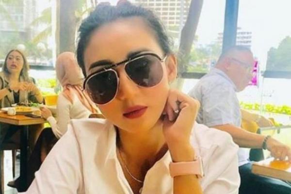 Artis FTV yang juga caleg dari Partai Nasdem, Livy Andriany mendadak menjadi buah bibir, setelah penggrebekan Andi Arief di Hotel Paninsula.